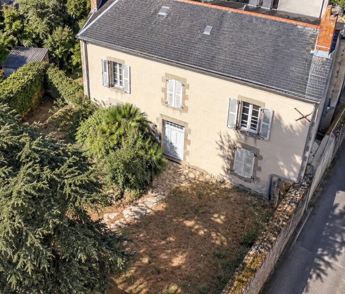 Maison de Maître 5 ch / garage-atelier et jardin 945 m